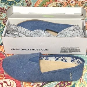 Women’s slip on Daily Shoes, 10, chambray denim, N